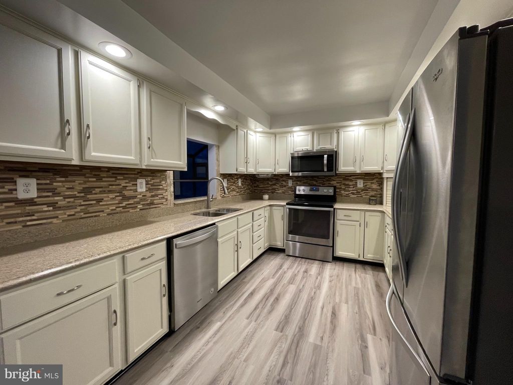 19218 Cardinal Heights Rd, Triangle, VA 22172