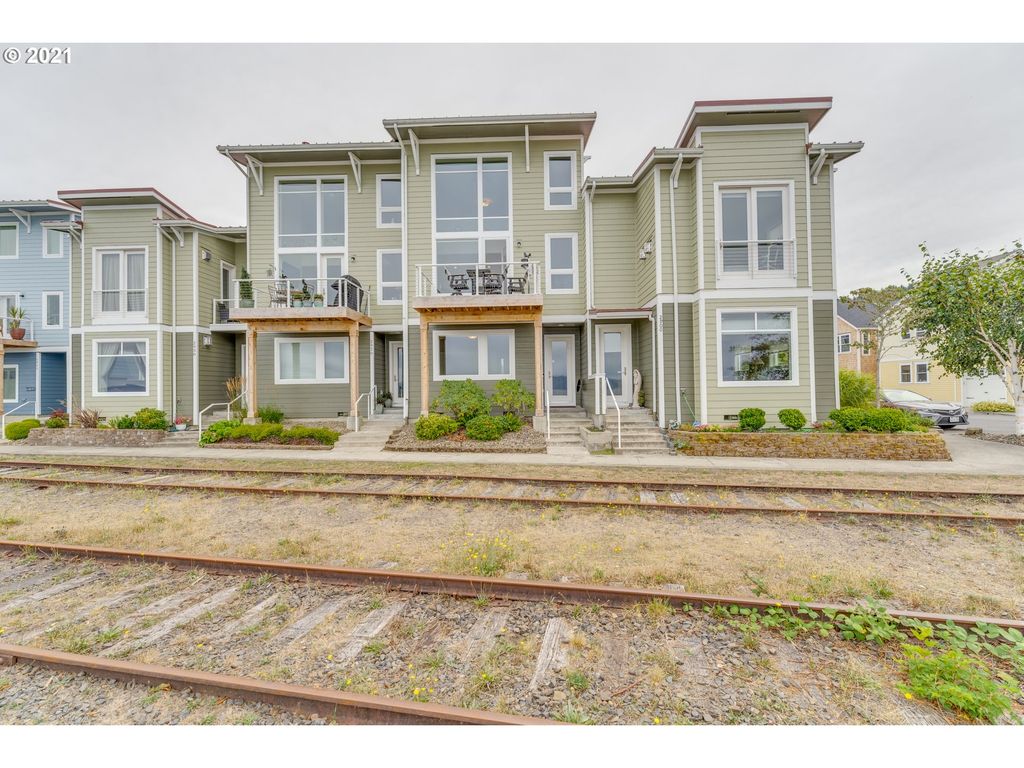2910 Expedition Ln, Astoria, OR 97103