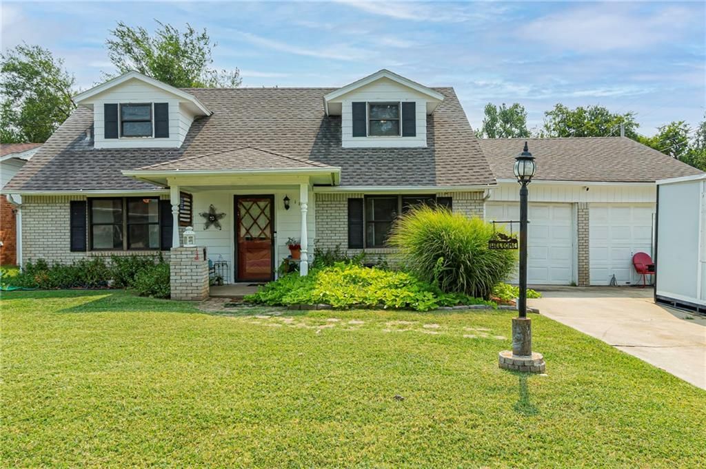 116 Thompson Dr, Moore, OK 73160