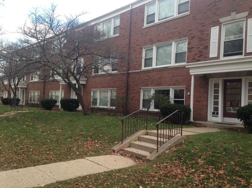 956 Dobson St #1, Evanston, IL 60202