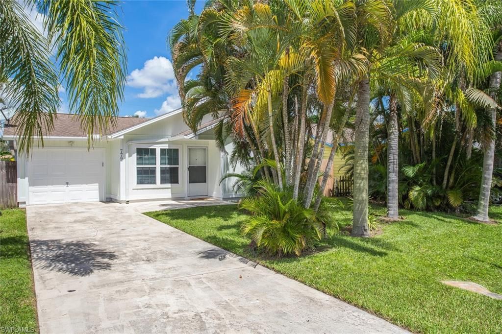 779 98th Ave N, Naples, FL 34108