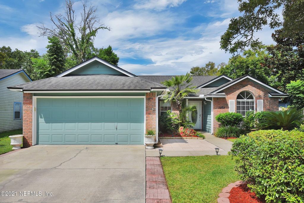 3454 Charmont Dr, Jacksonville, FL 32277