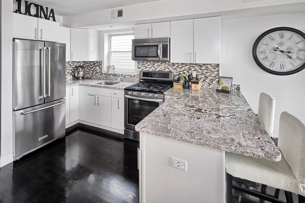 314 10th St #3, Union City, NJ 07087