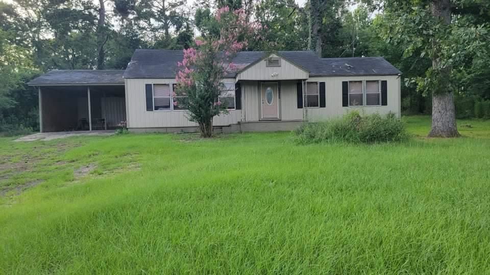1211 Louisiana St, Center, TX 75935