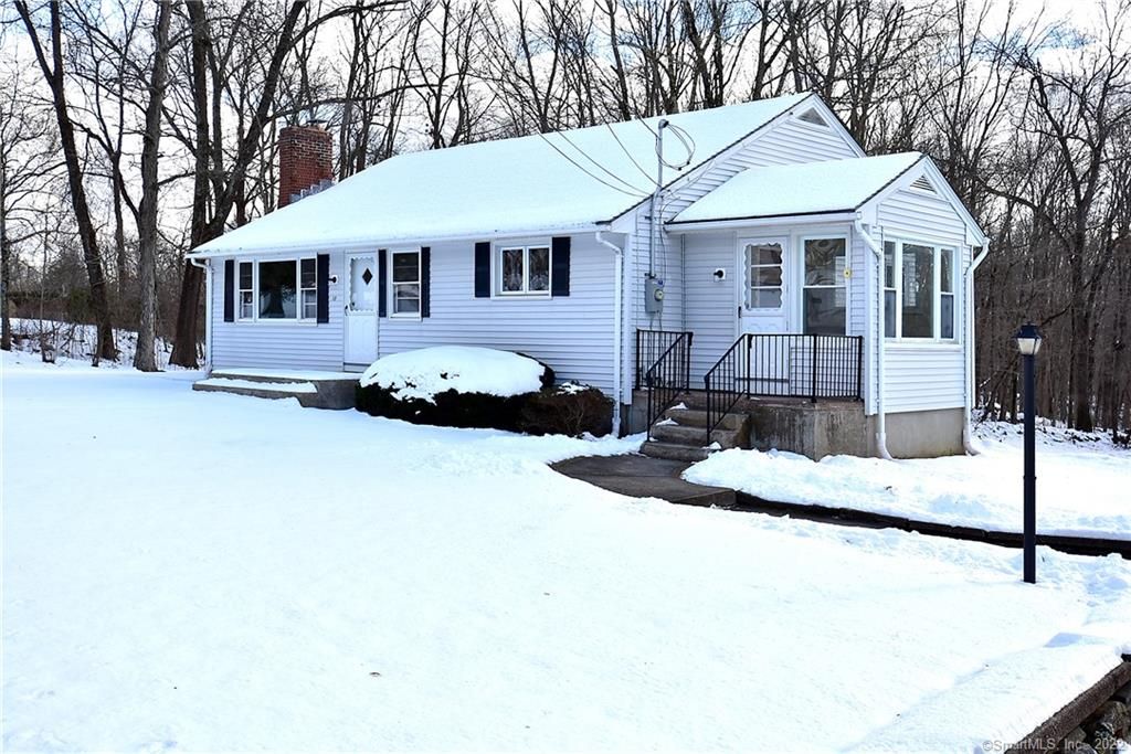 18 Walbridge Hill Rd, Tolland, CT 06084