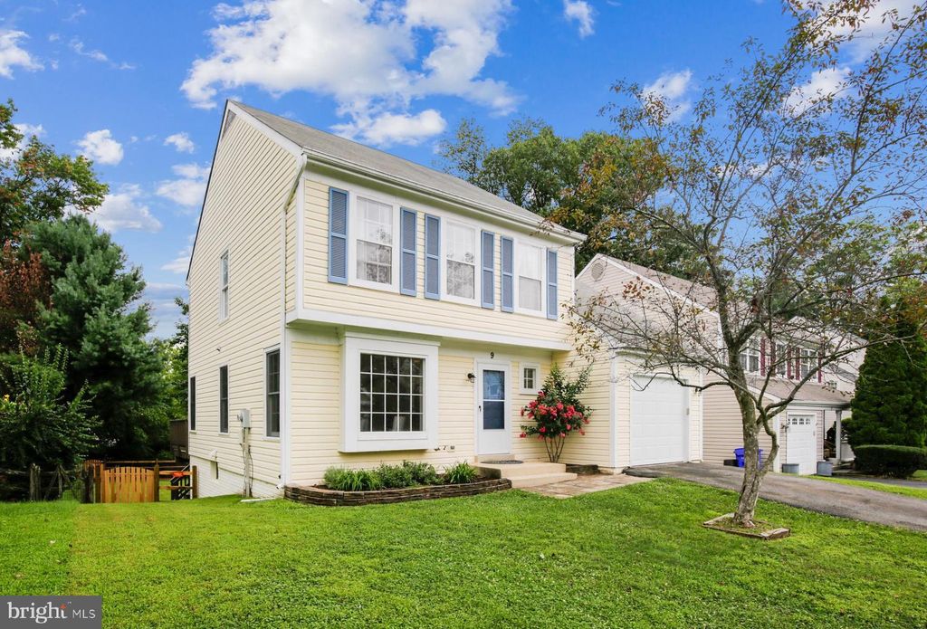 9 Burnt Woods Ct, Germantown, MD 20874