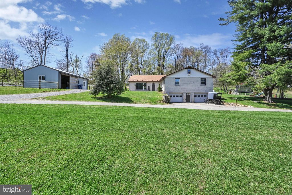 266 S Kinzer Rd, Paradise, PA 17562