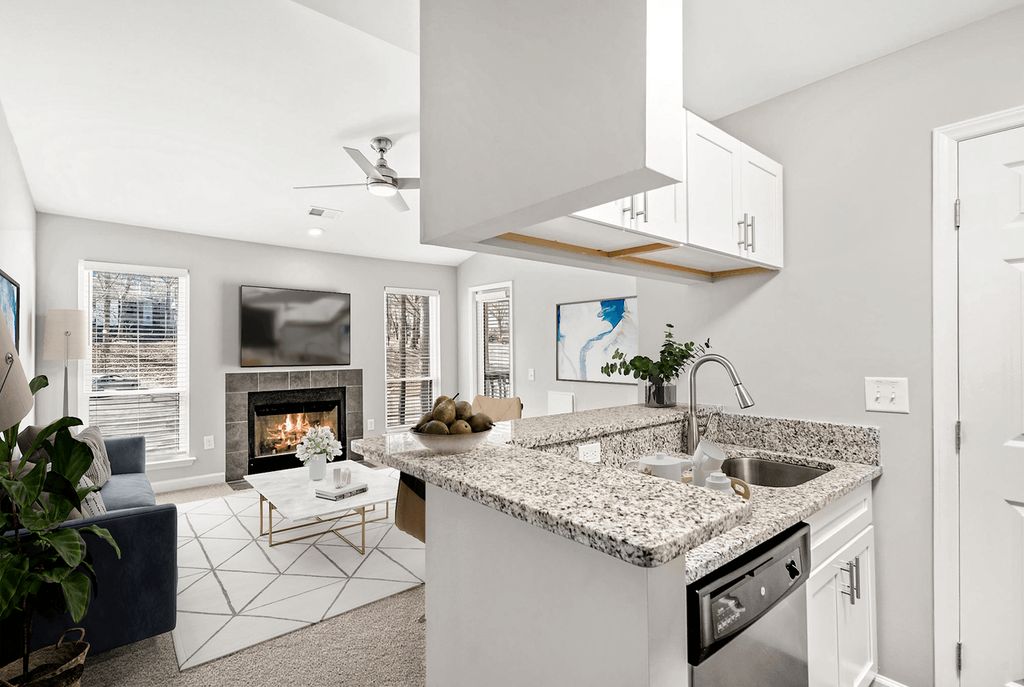 10501 Paces Ave 1515, Matthews, NC 28105 Apartment for Sale