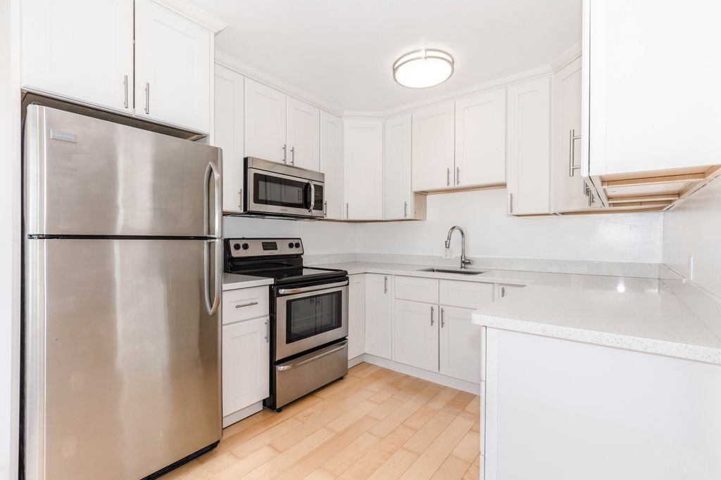 1 Cabrillo St #208, San Francisco, CA 94118