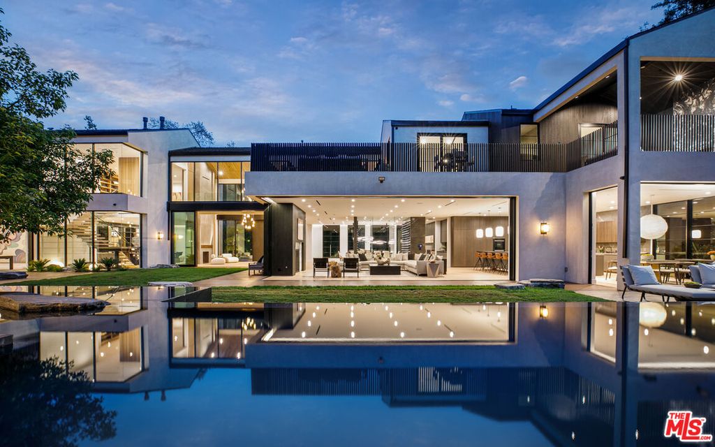 16041 Woodvale Rd, Encino, CA 91436