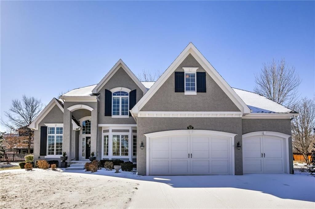 14736 Maple St, Overland Park, KS 66223