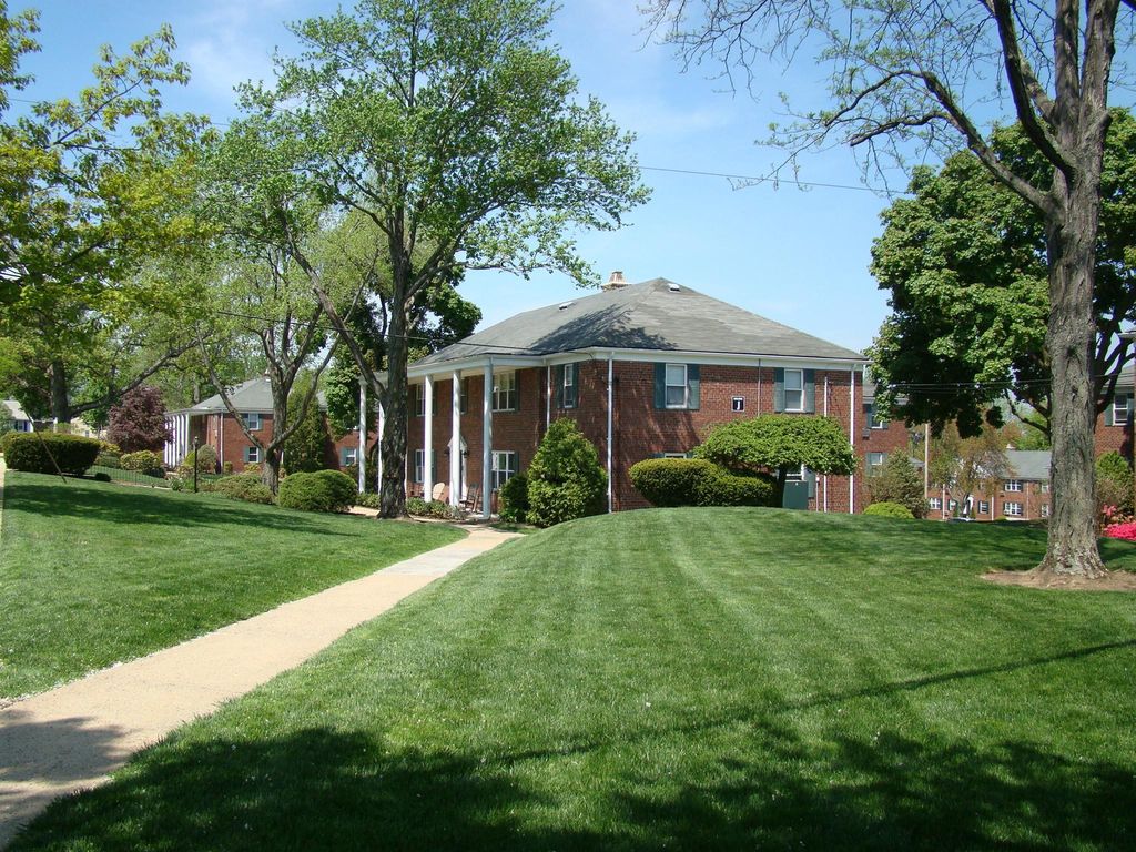 105 New England Ave, Summit, NJ 07901