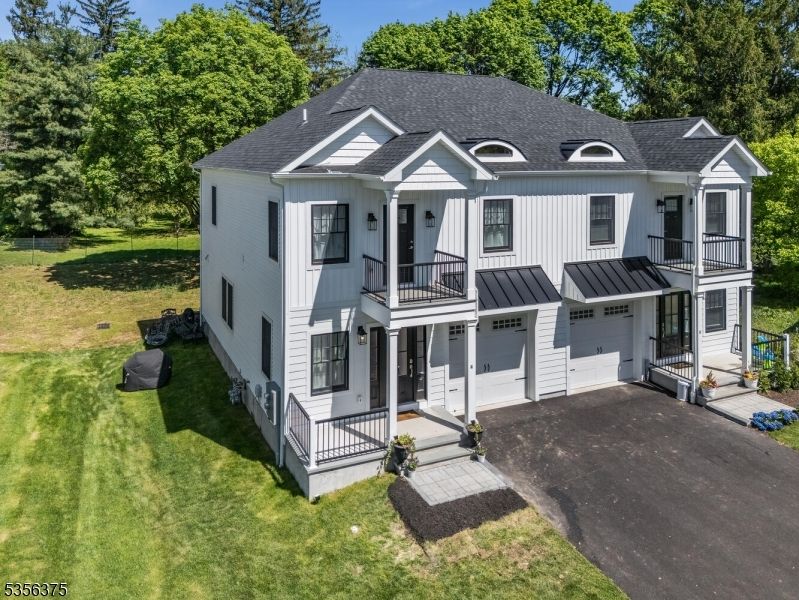 4 Riverside Dr, Clinton, NJ 08809