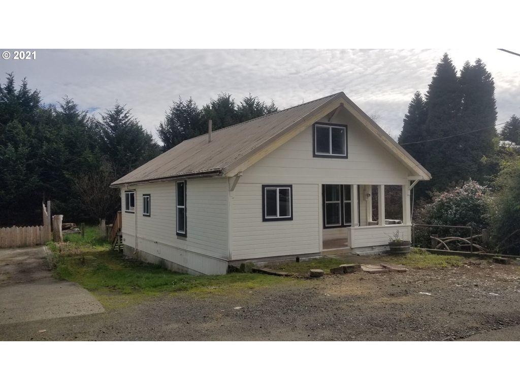 1108 N  Collier St, Coquille, OR 97423