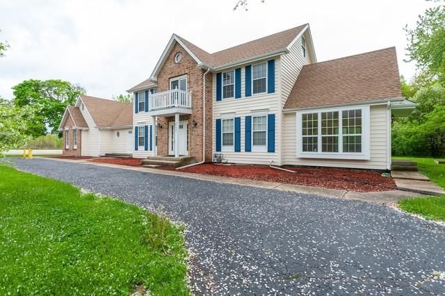 28427 W Maple Ave, Barrington, IL 60010