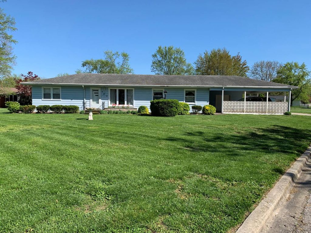 702 Martha Ln, Flora, IL 62839 Trulia