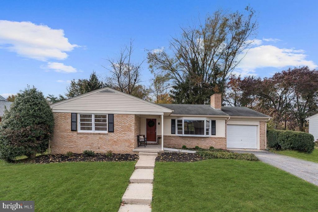 19 Fairview Ave, Frederick, MD 21701