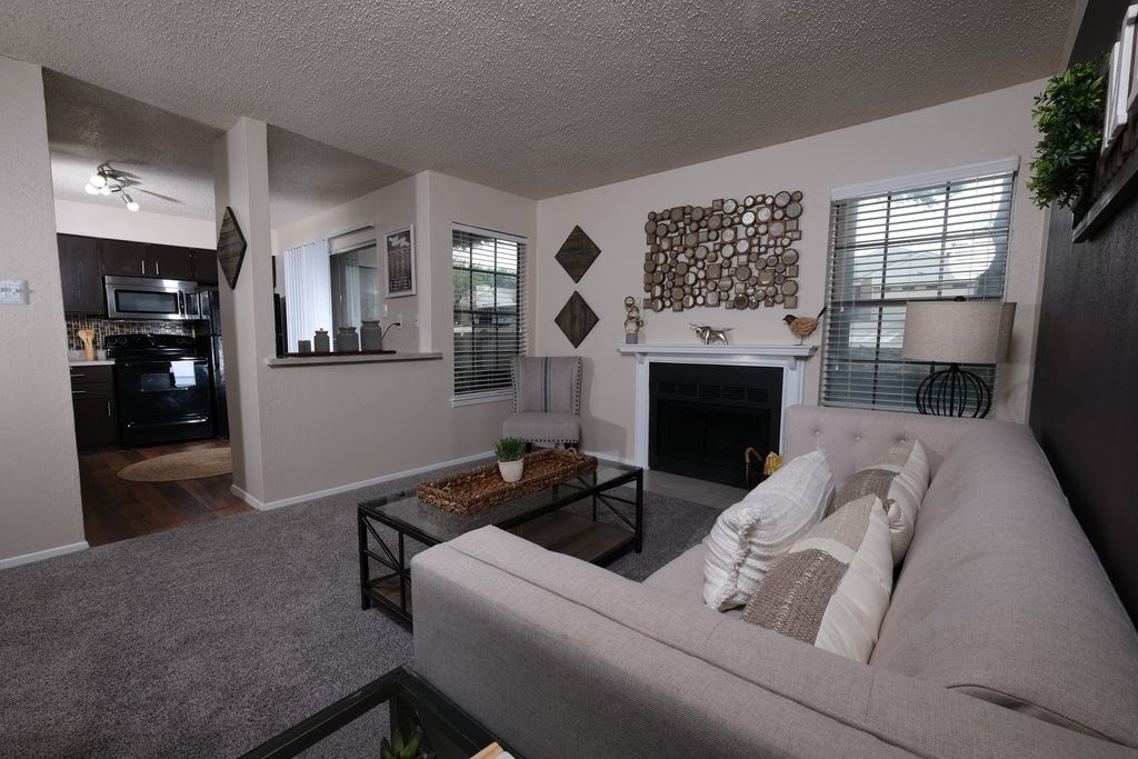 812 Brown Blvd, Arlington, TX 76011