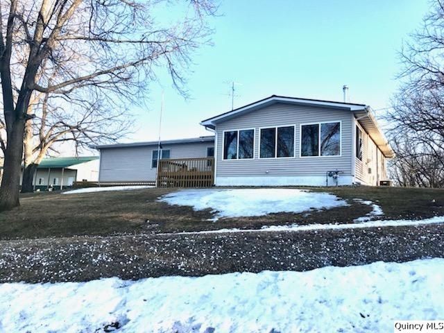 40 W 5th St, Dallas City, IL 62330