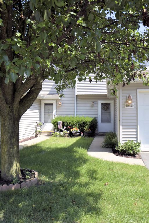 1952 David Dr, Chesterton, IN 46304
