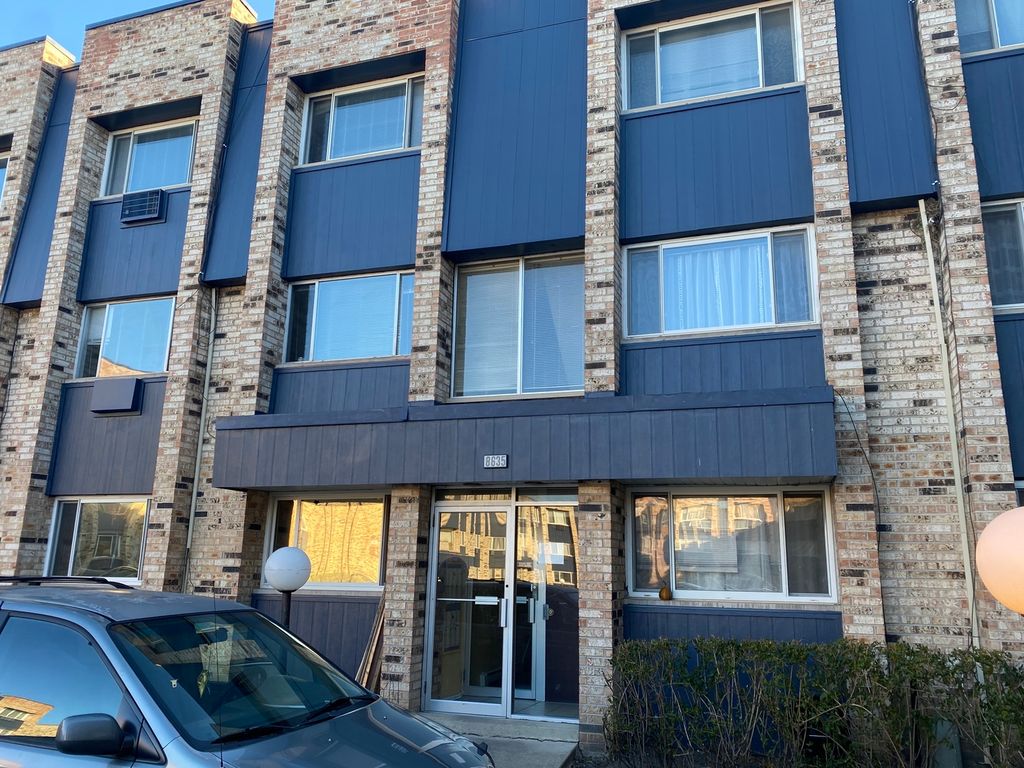 8635 W Foster Ave #3A, Chicago, IL 60656