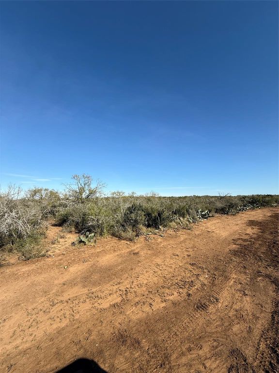 6 County Road 300, Jourdanton, TX 78026