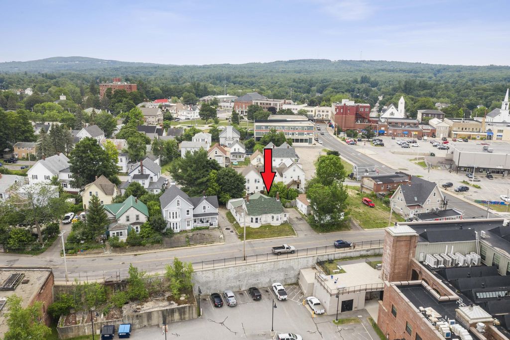 9 Pioneer Ave, Sanford, ME 04073
