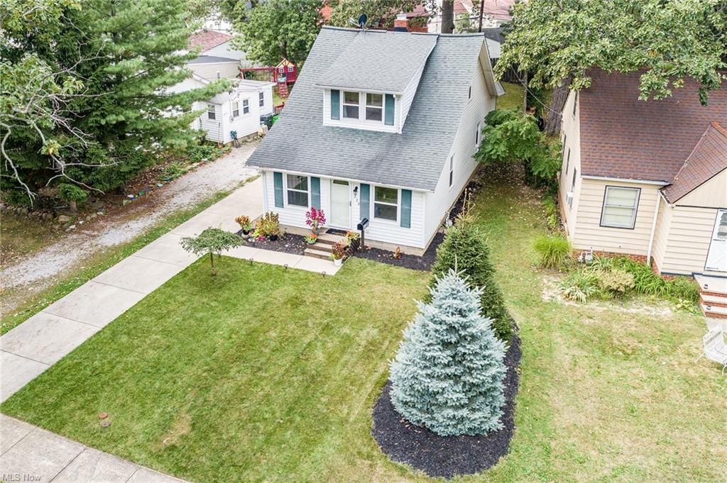 330 E 286th St, Willowick, OH 44095