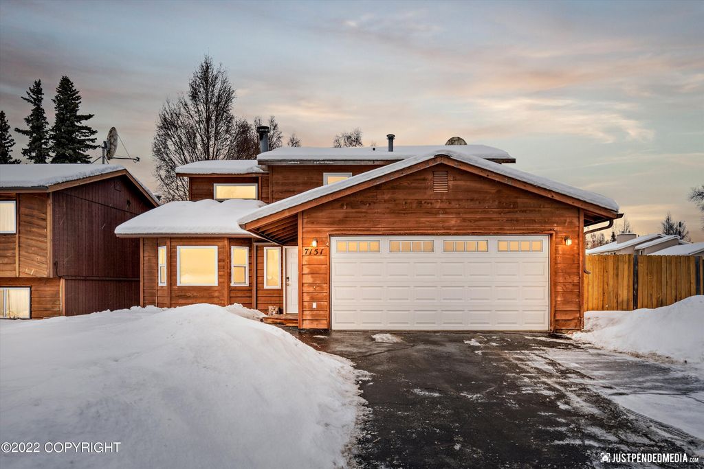 7151 Scalero Cir, Anchorage, AK 99507