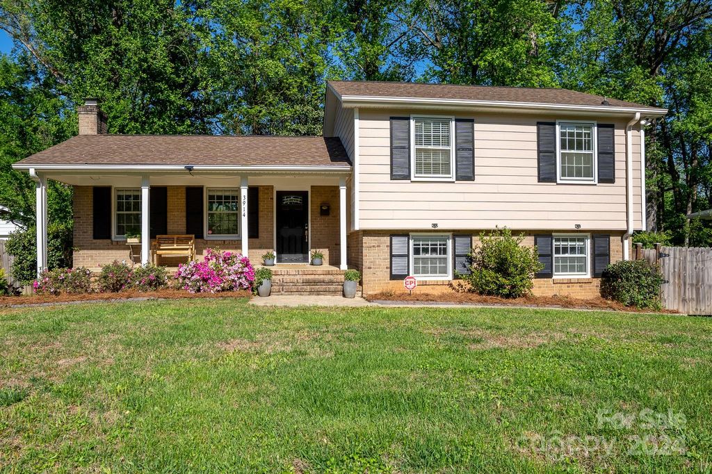 3914 Sussex Ave, Charlotte, NC 28210