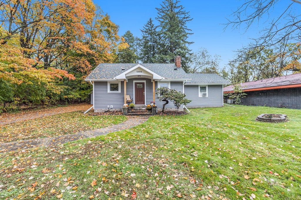 5004 Park Lake Rd, East Lansing, MI 48823