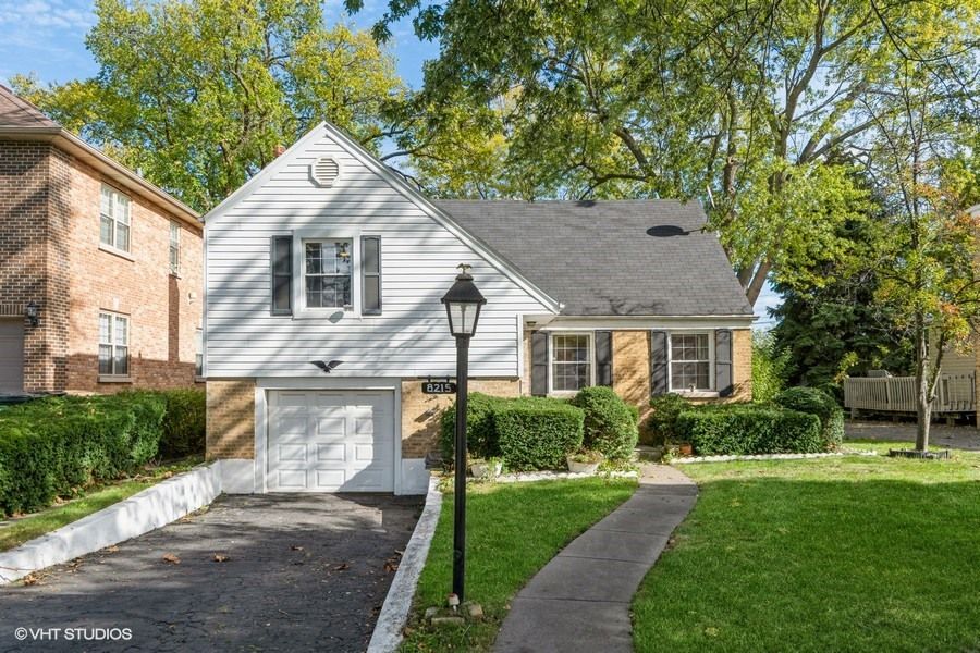8215 N Merrill St, Niles, IL 60714