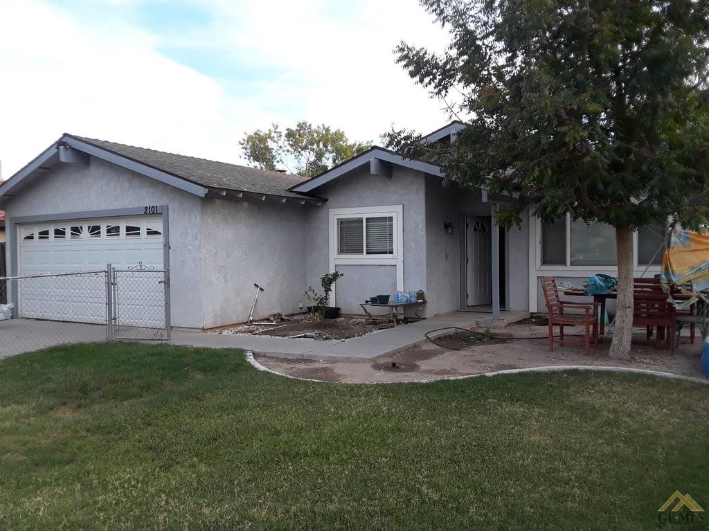2101 Talisman Dr, Bakersfield, CA 93304