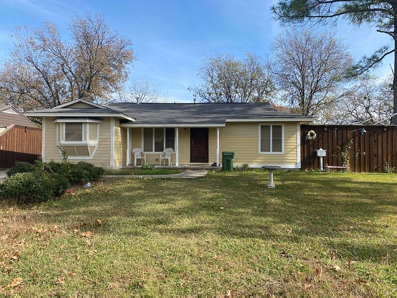 109 Circle Dr, Arlington, TX 76010