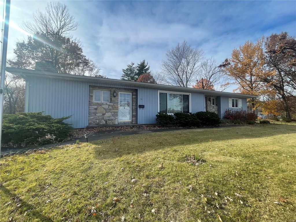 16 Fair Oaks Dr, Hannibal, MO 63401