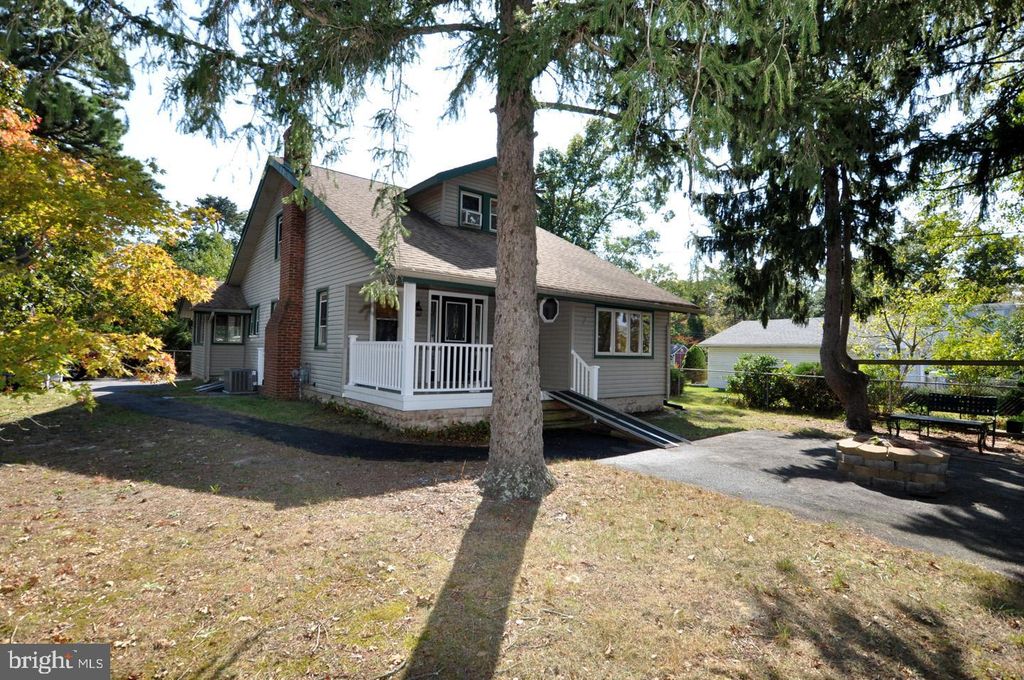 2 Filbert Ave, Browns Mills, NJ 08015