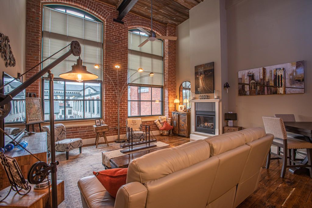 618 Main St, Coventry, RI 02816