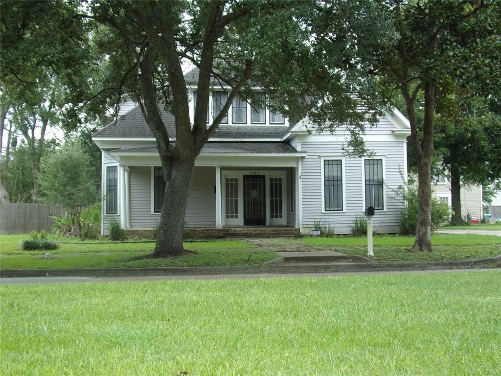 2512 Avenue G, Bay City, TX 77414
