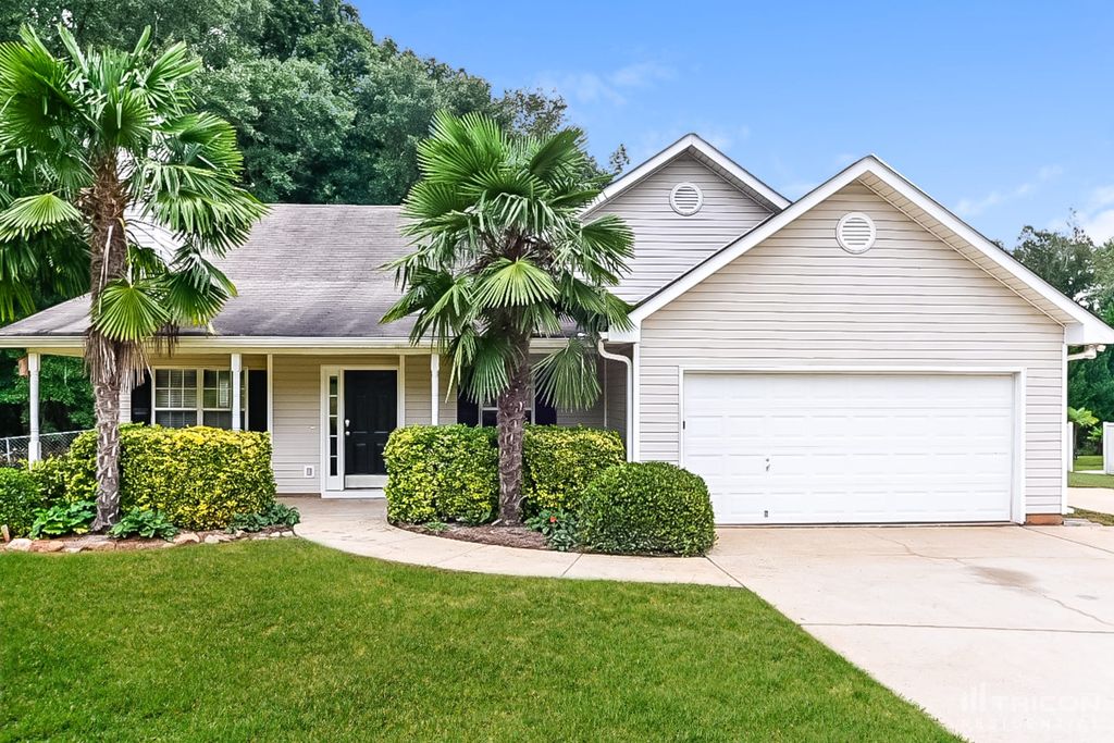 1221 Browns Country Ln, Locust Grove, GA 30248