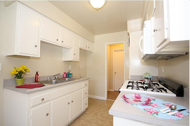 915 W Orangethorpe Ave, Fullerton, CA 92832
