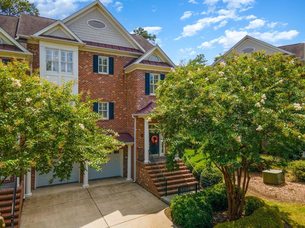 210 Lions Gate Dr, Cary, NC 27518