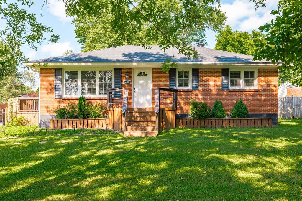 609 Draughon Dr, Greenbrier, TN 37073
