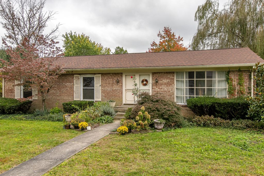 3381 Pepperhill Rd, Lexington, KY 40502