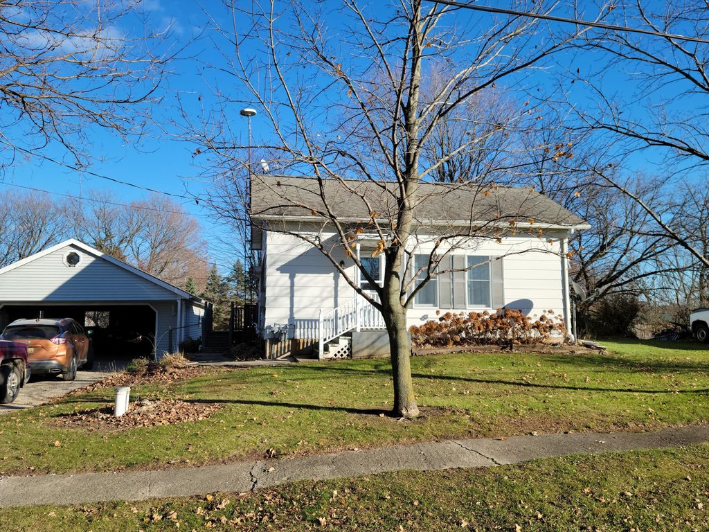 113 Cutler St, North Adams, MI 49262