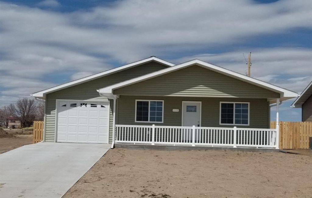 305 W 30th St, Ogallala, NE 69153