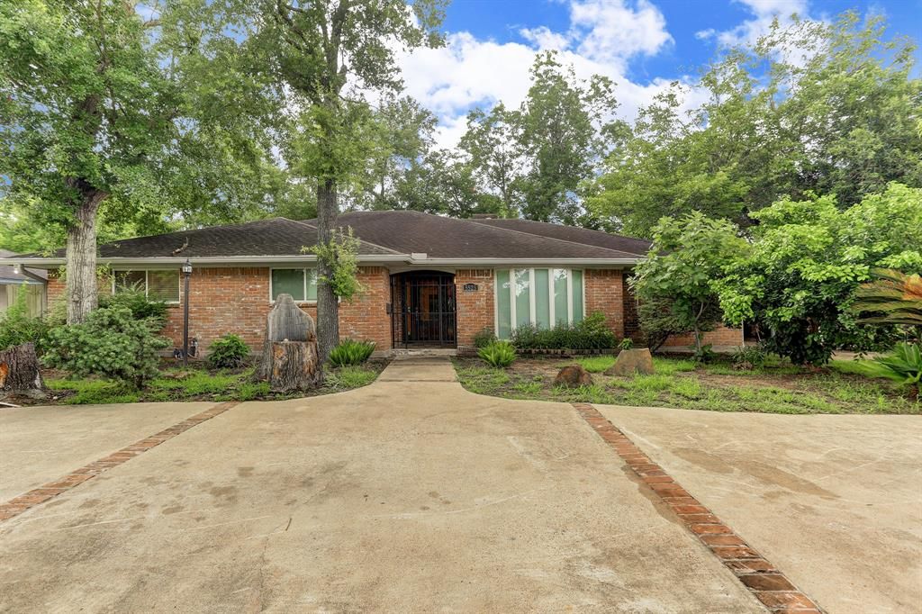 5523 S Braeswood Blvd, Houston, TX 77096