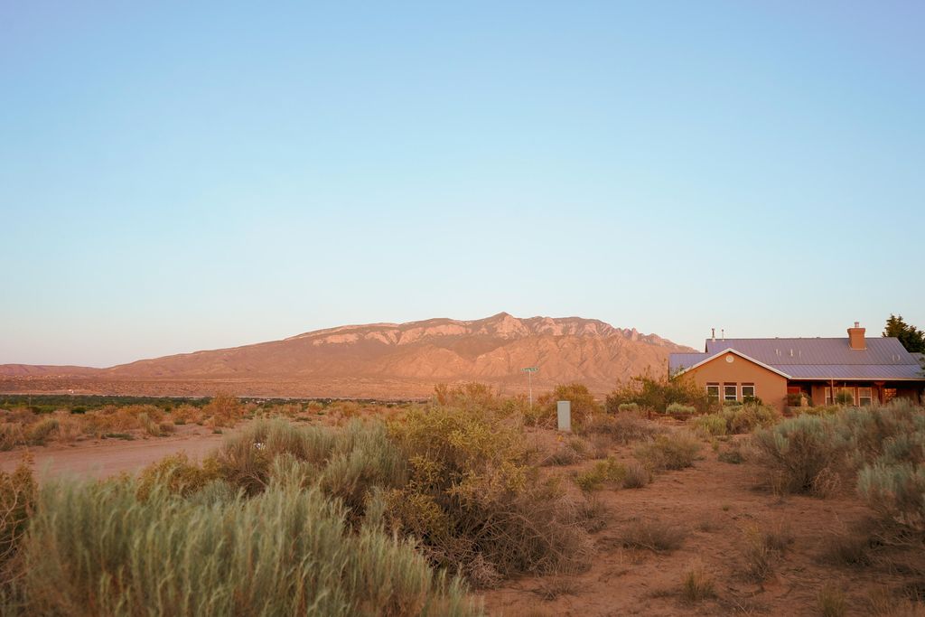 7028 Vatapa Rd NE, Rio Rancho, NM 87144