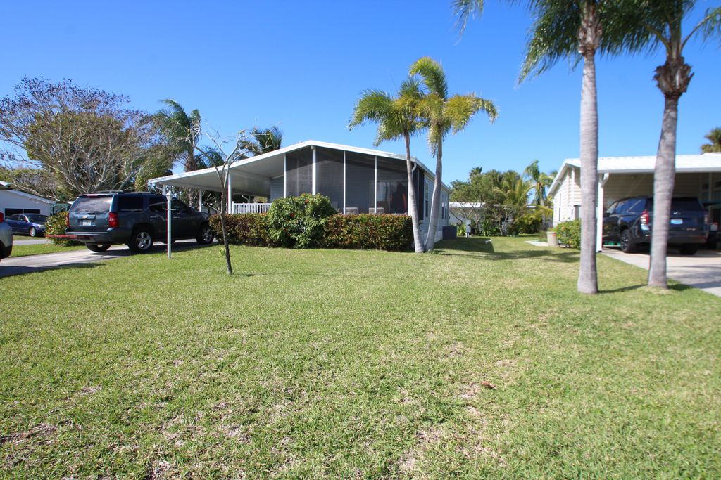 400 Plover Dr, Barefoot Bay, FL 32976 Mobile/Manufactured for Sale