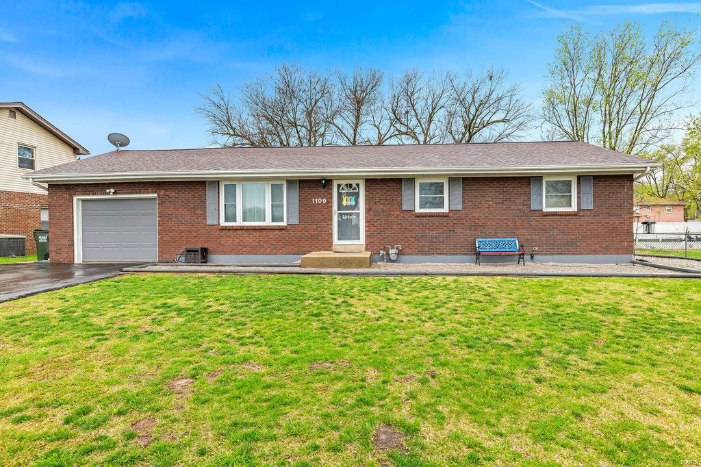 1109 Falling Springs Dr, Dupo, IL 62239