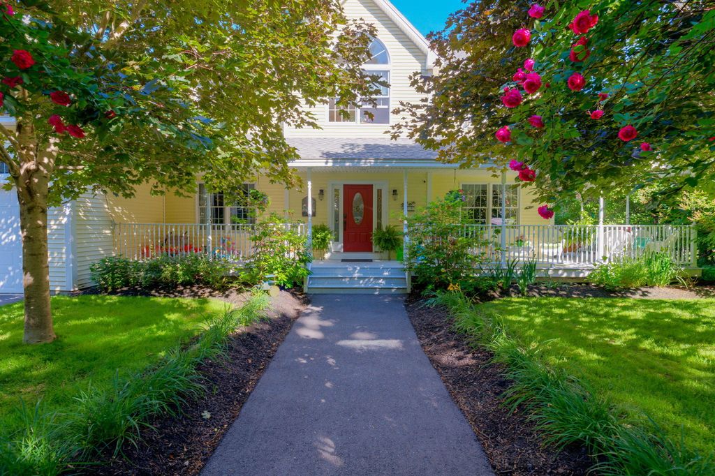 15 Washington Ct, Naples, ME 04055